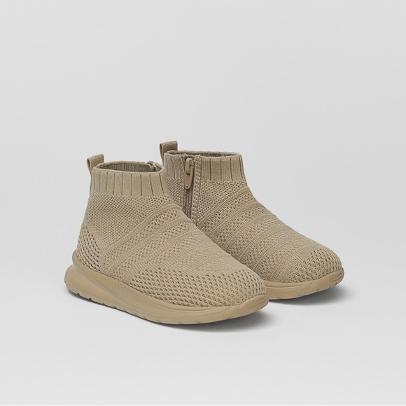 Zara Other - zara kids 7 sock style sneakers knit sand zipper shoes